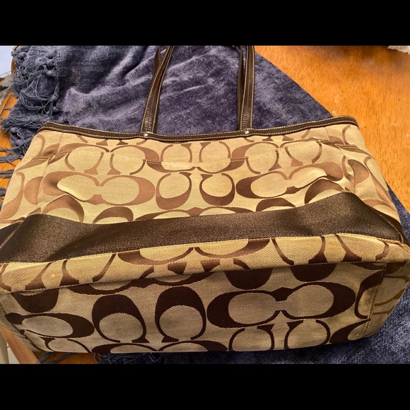 🌼Authentic Coach Signature Canvas Diaper Tote🌼 - Picture 6 of 7